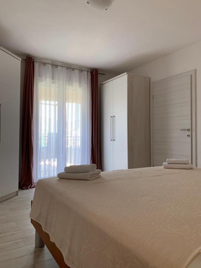 Apartment Salov Trogir Exteriör bild